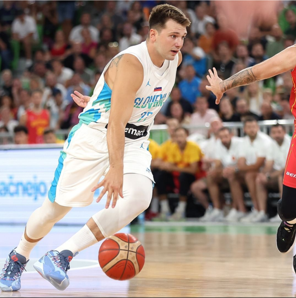 包含斯洛文尼亚击溃对手,强势逼近的词条 包含斯洛文尼亚击溃对手,强势逼近的词条