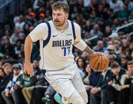  东契奇在雄鹿比赛中出色防守，连败引发热议！