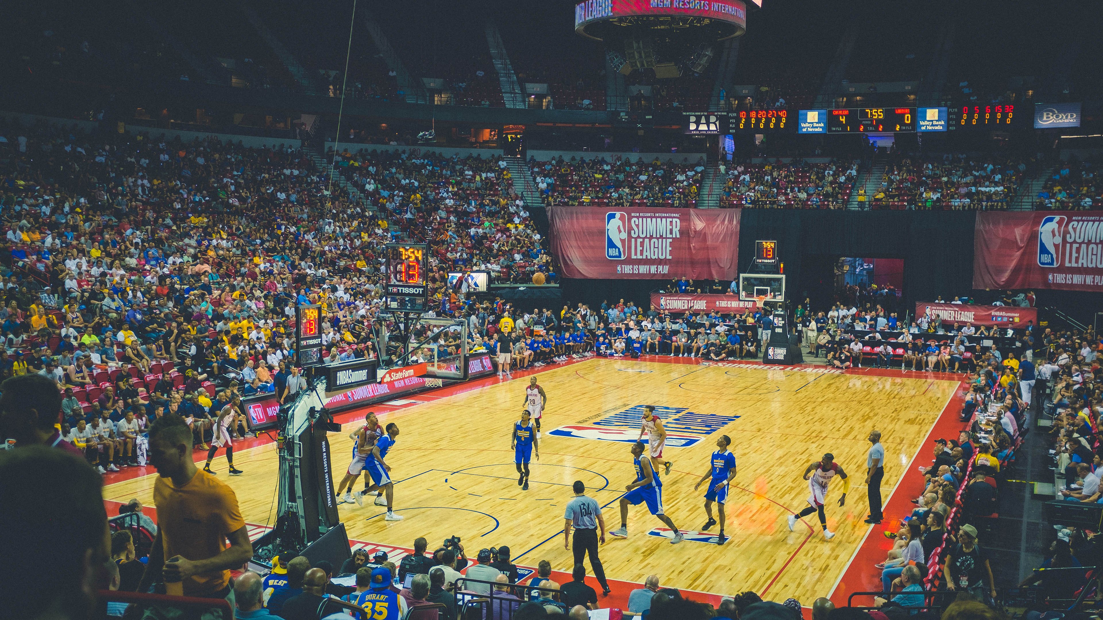 字母哥遭遇十五连败,中国队教练面临压力!